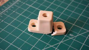 Falha em peças plásticas causada por projeto inadequado