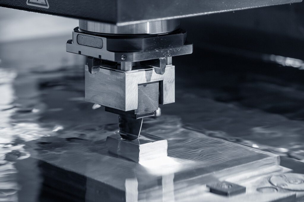 Processo de eletroerosão por penetração em acabamento de um molde de injeção